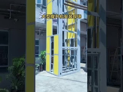 4 Way Shuttle σε αυτόματο σύστημα αποθήκευσης για κατακόρυφο ανελκυστήρα που χρησιμοποιείται